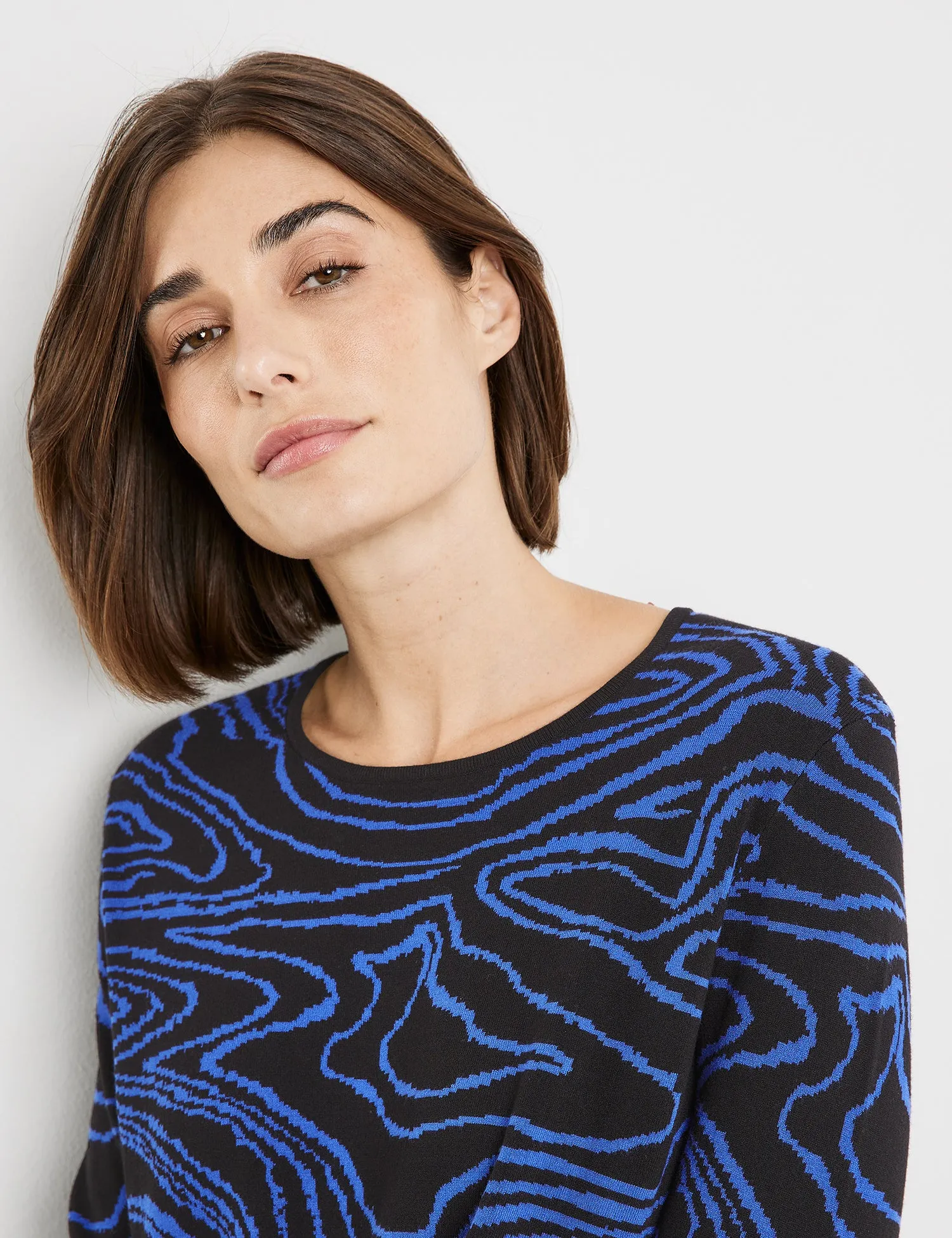 Pullover with a Wavy Pattern