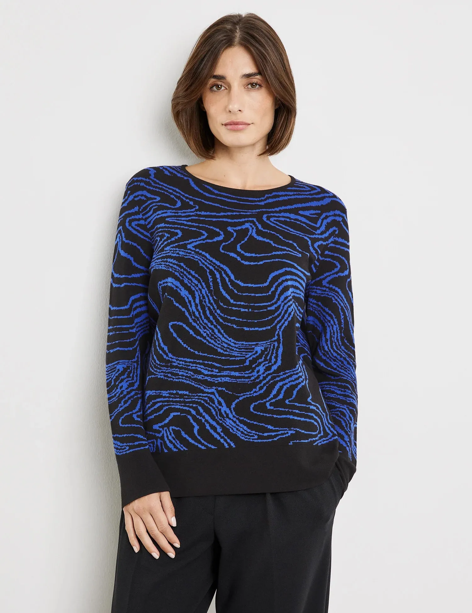 Pullover with a Wavy Pattern