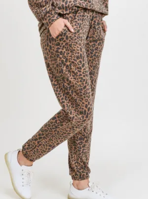 Soft Leopard Slant Pocket Jogger