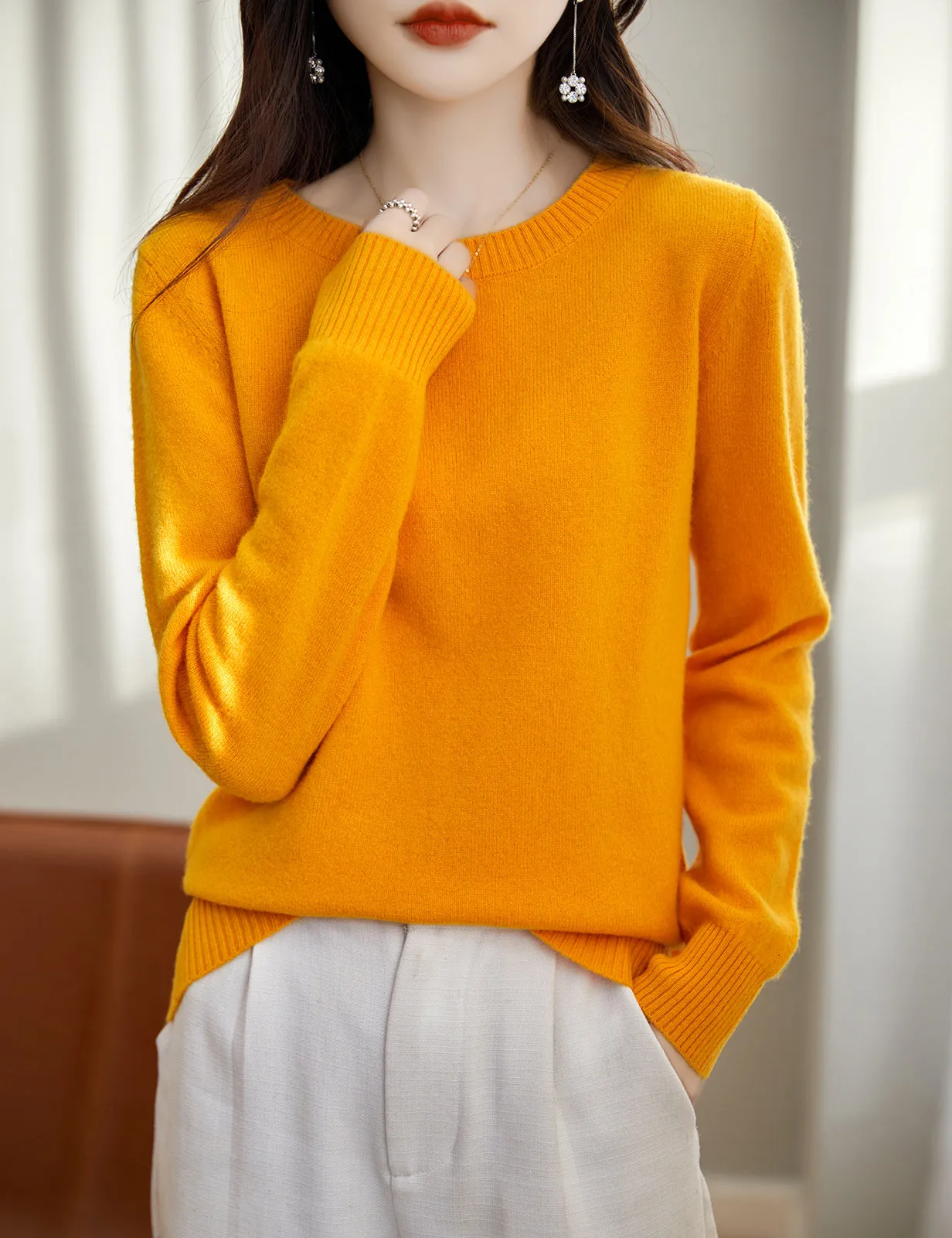 Yvonne Woman O Neck Sweater