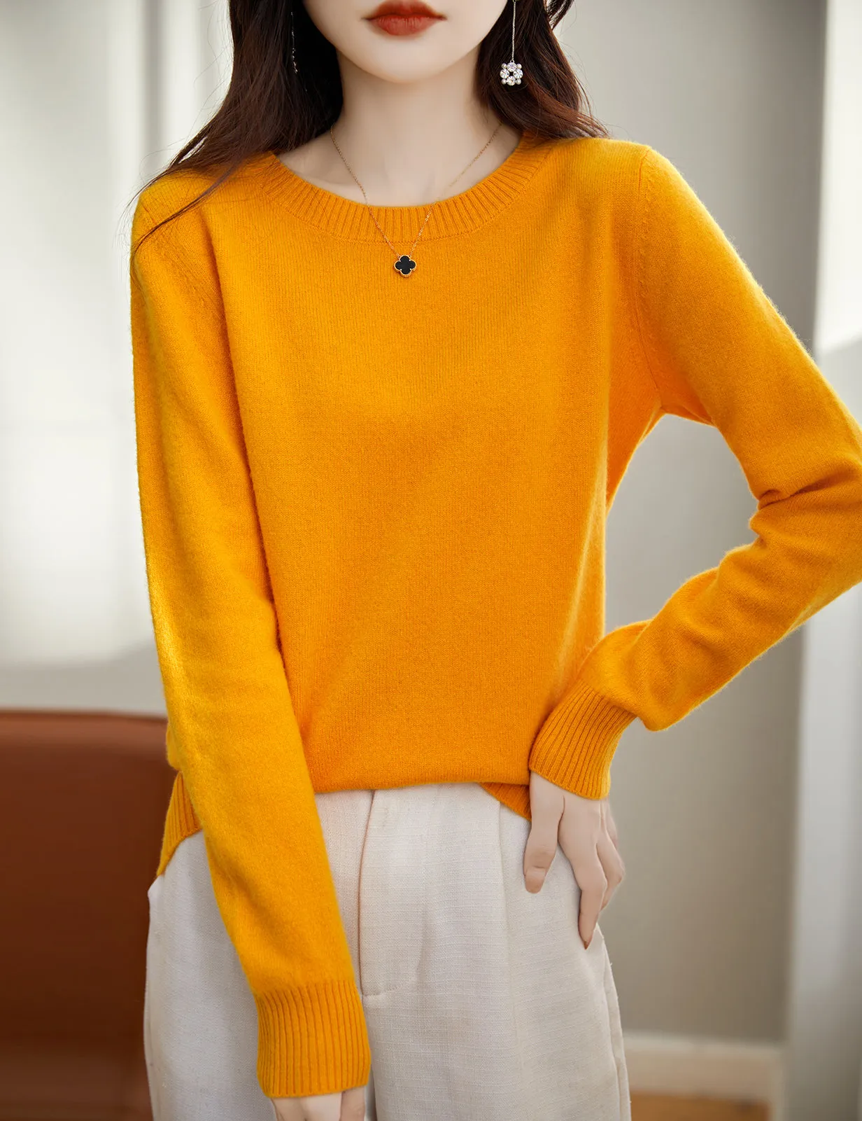 Yvonne Woman O Neck Sweater