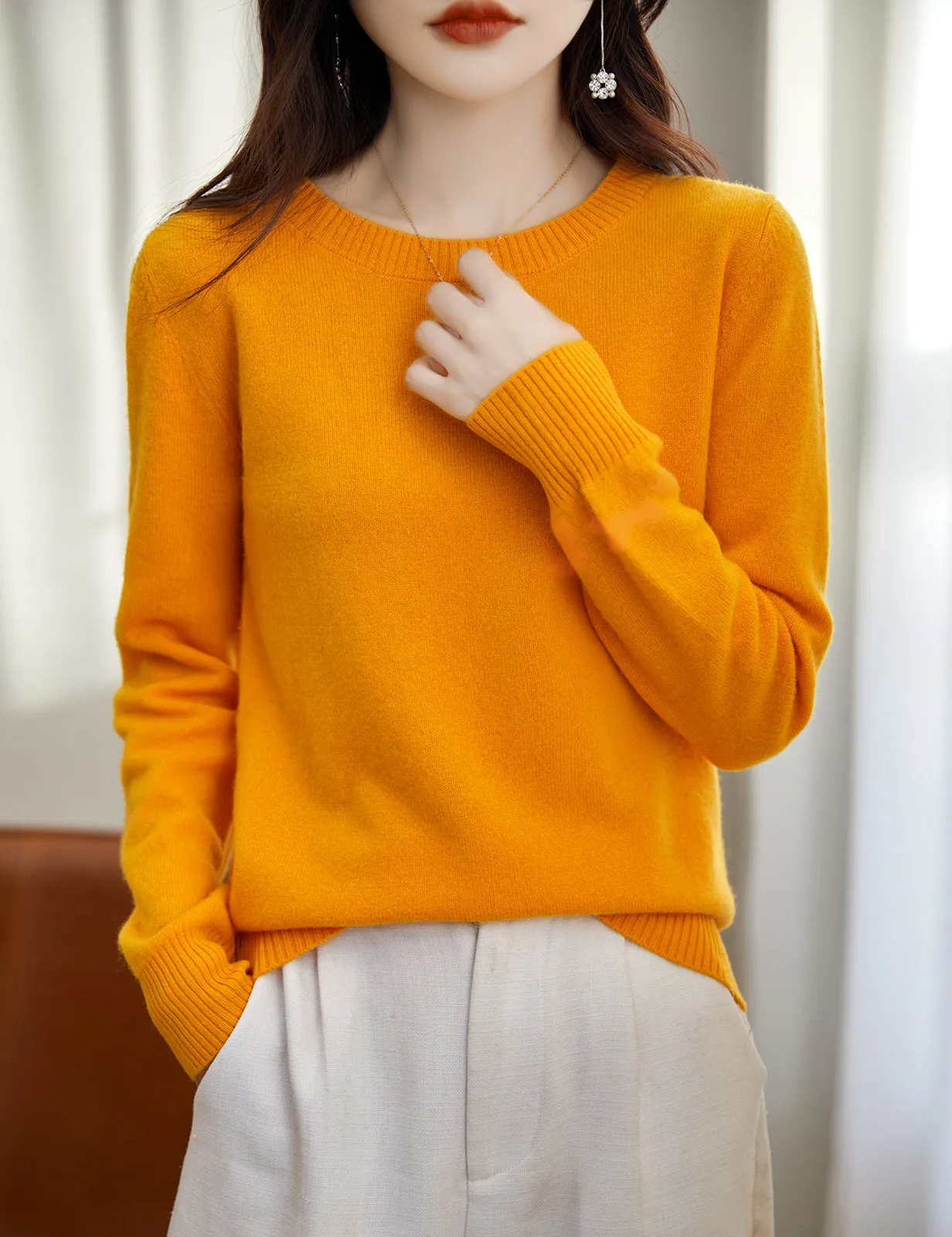 Yvonne Woman O Neck Sweater